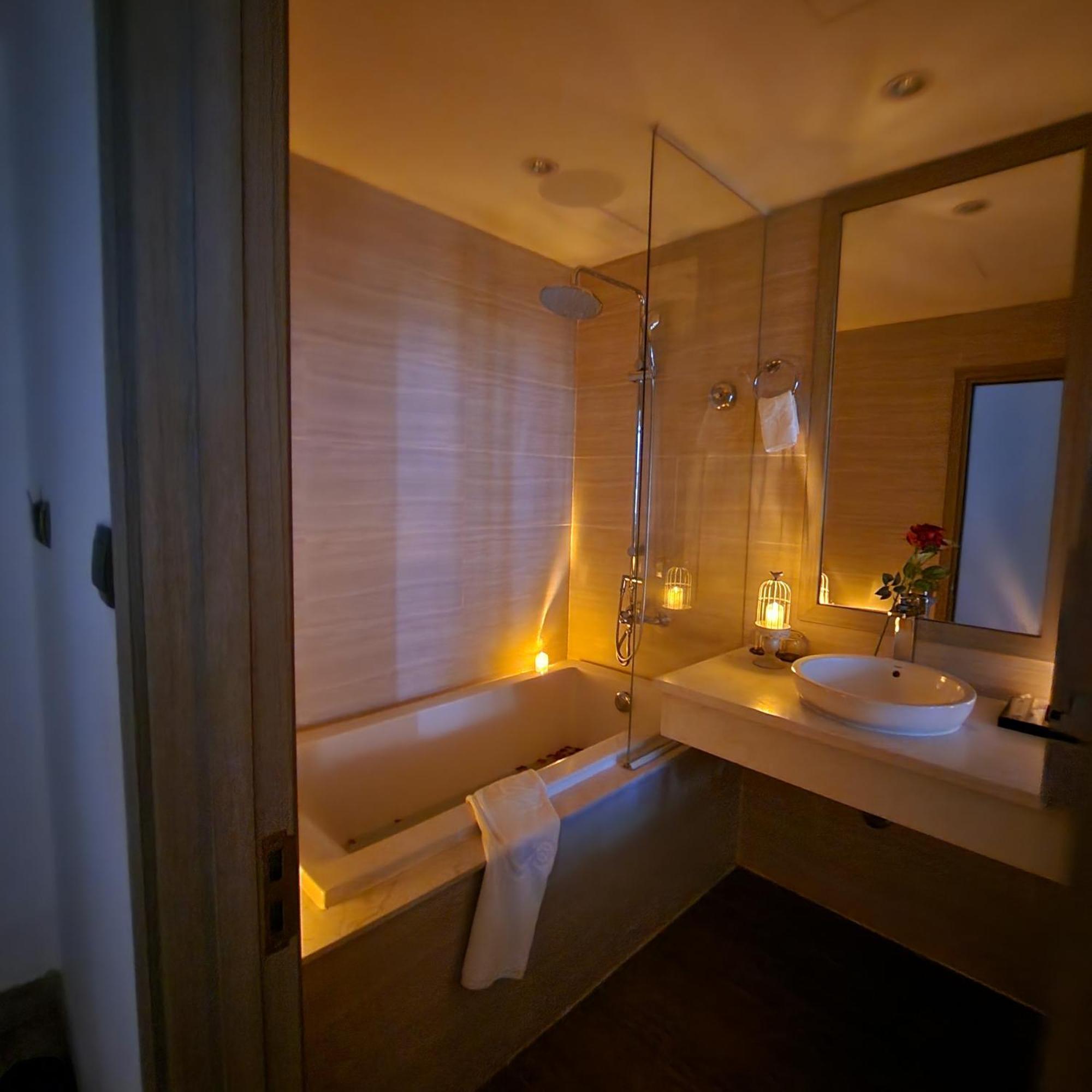 Hotel The Mcr Luxury Nha Trang Esterno foto